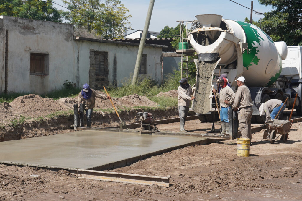 Continúa la obra de pavimentación de los barrios San Martín y Villa Eloísa   