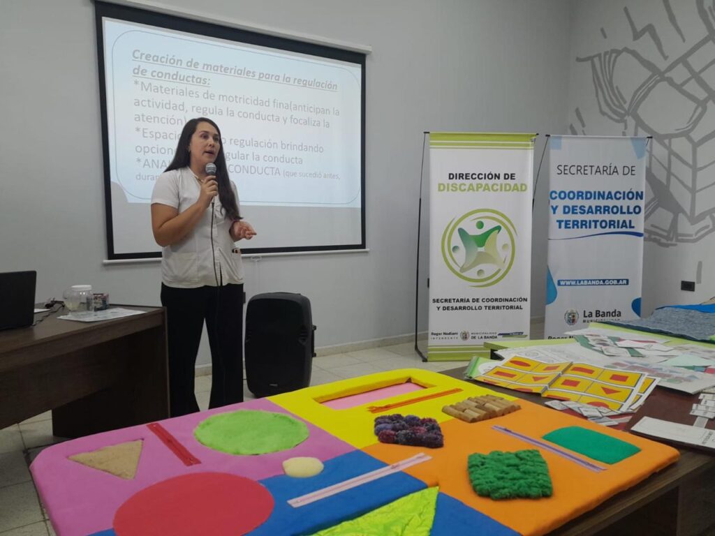 El Centro de Orientación Educativo Municipal brinda capacitaciones para docentes bandeños