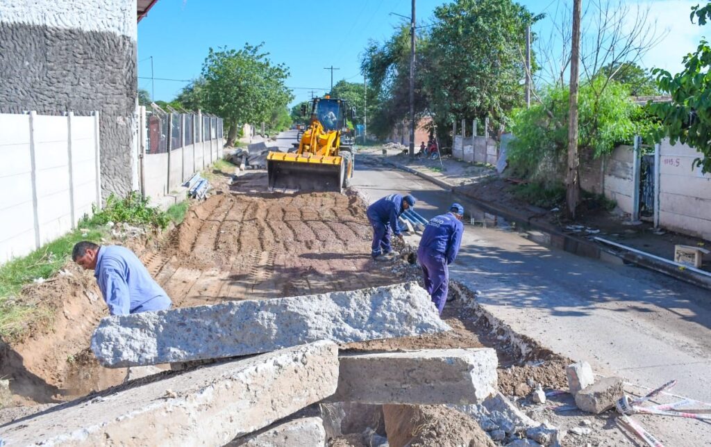 Continúa el programa de bacheo en barrios de la Capital