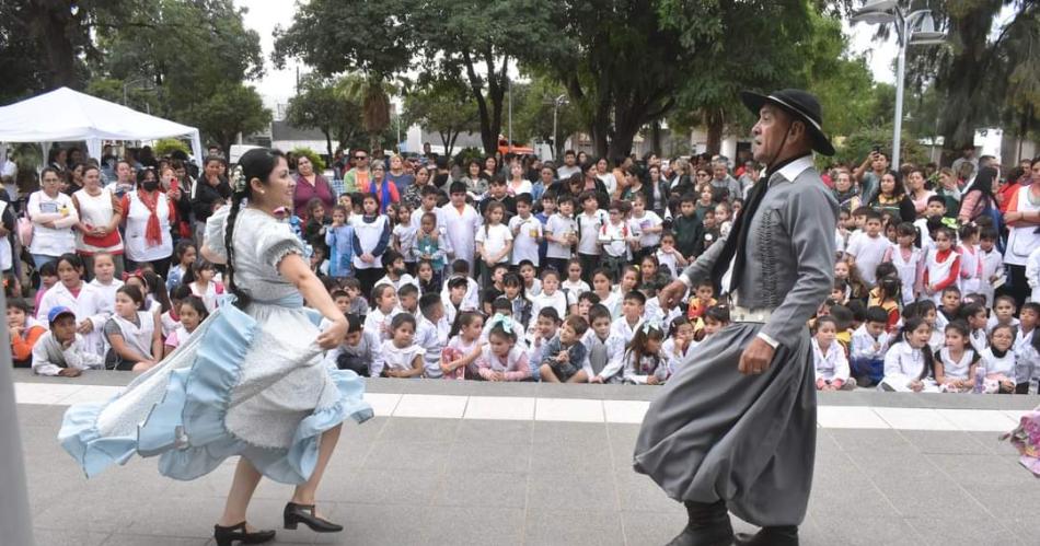 Artistas frienses se unen en un Encuentro Solidario