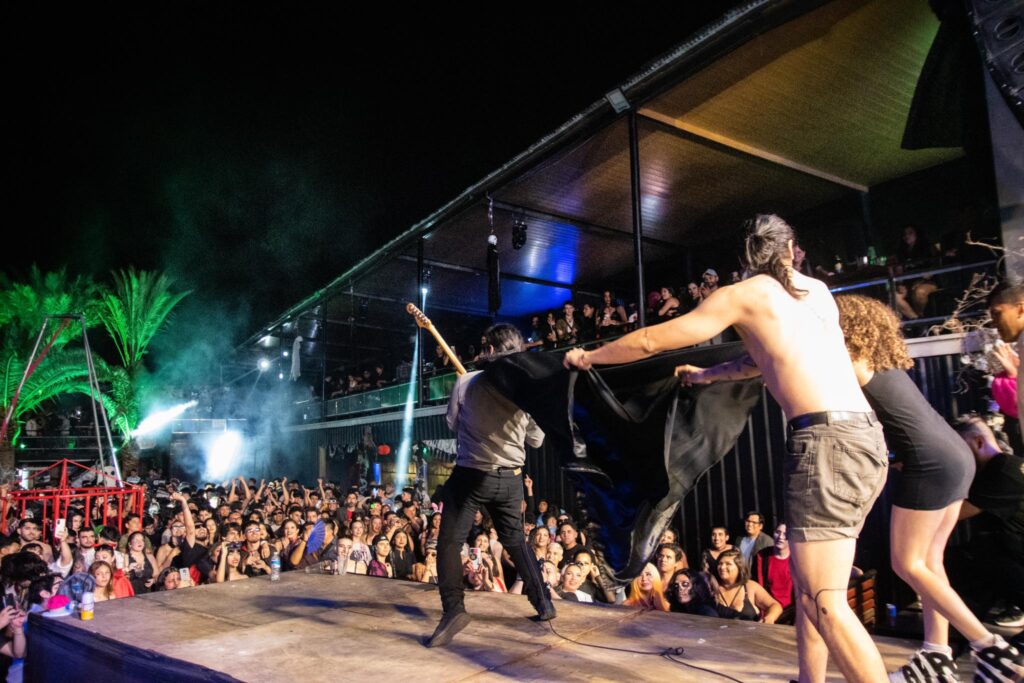 Bruta Joda arranca el 2024 con una fiesta reúne a emos y darks santiagueños