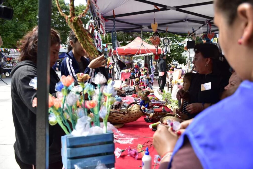 Con éxito se realizó una nueva Feria de Artesanos y Emprendedores en Frías