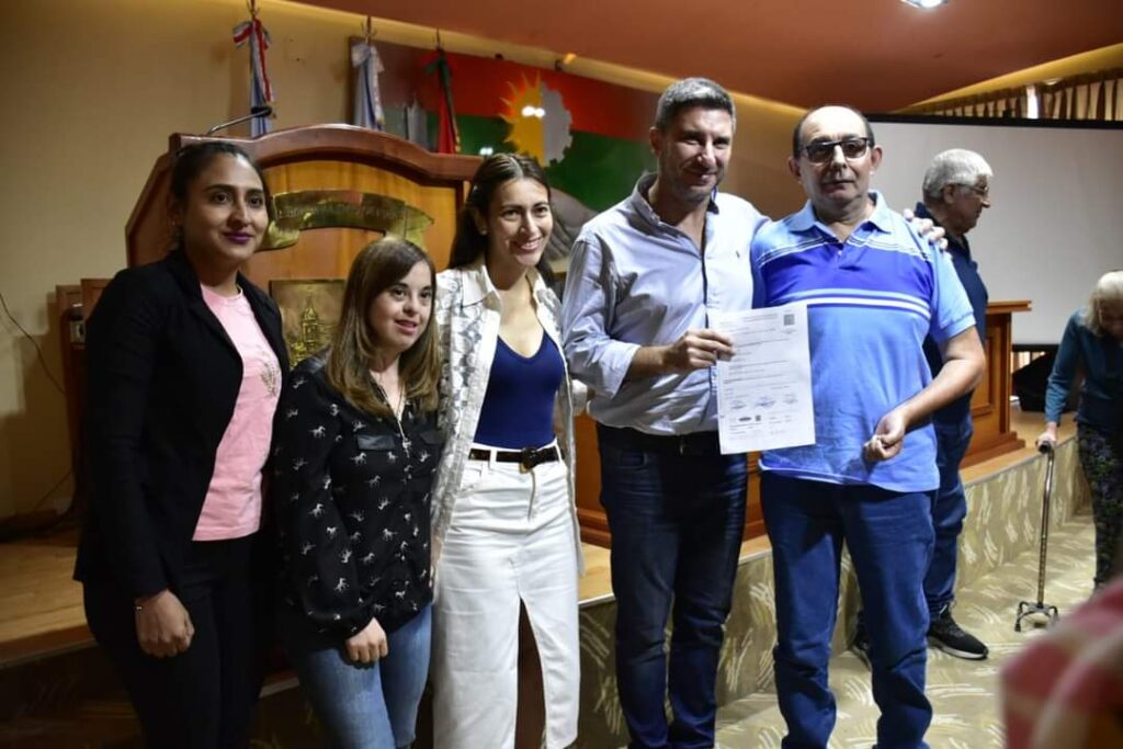 En Frías entregaron certificados de discapacidad