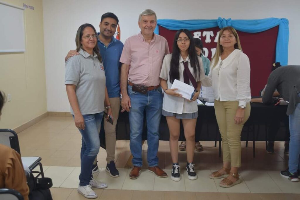 Estudiantes de Nueva Esperanza fueron beneficiados con el programa Metas Digitales