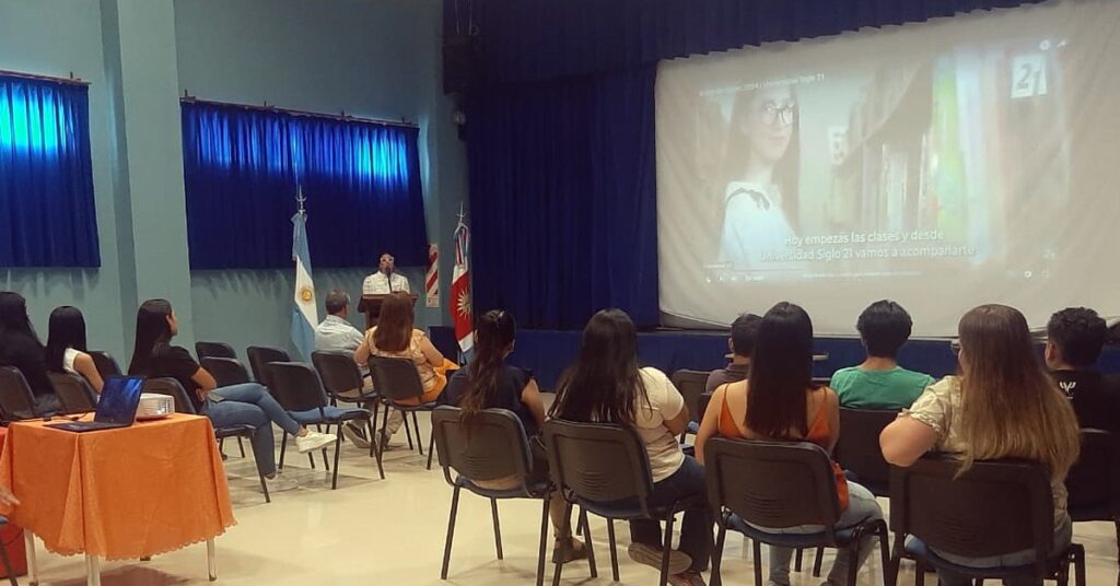 Pinto: Realizan el acto de apertura del Centro de Aprendizaje de la Universidad Siglo 21