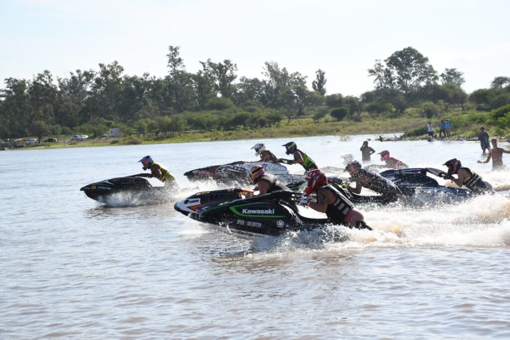 Apasionante apertura de la F1 Power Boat en Las Termas de Río Hondo