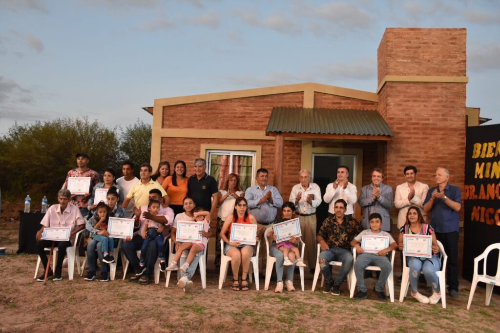 La provincia se sumó al 135° aniversario de Pozo Hondo con la entrega de viviendas sociales