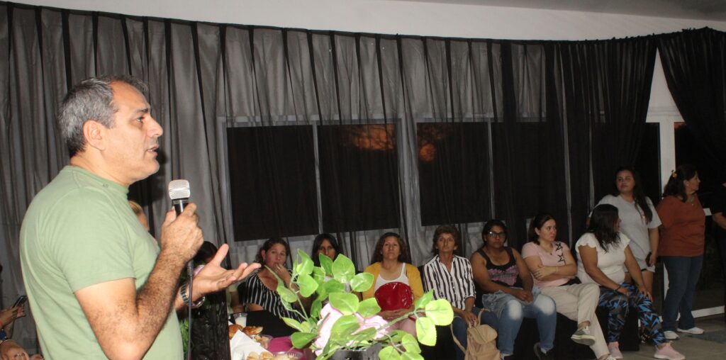 Emotivo acto en homenaje a las mujeres en Colonia El Simbolar