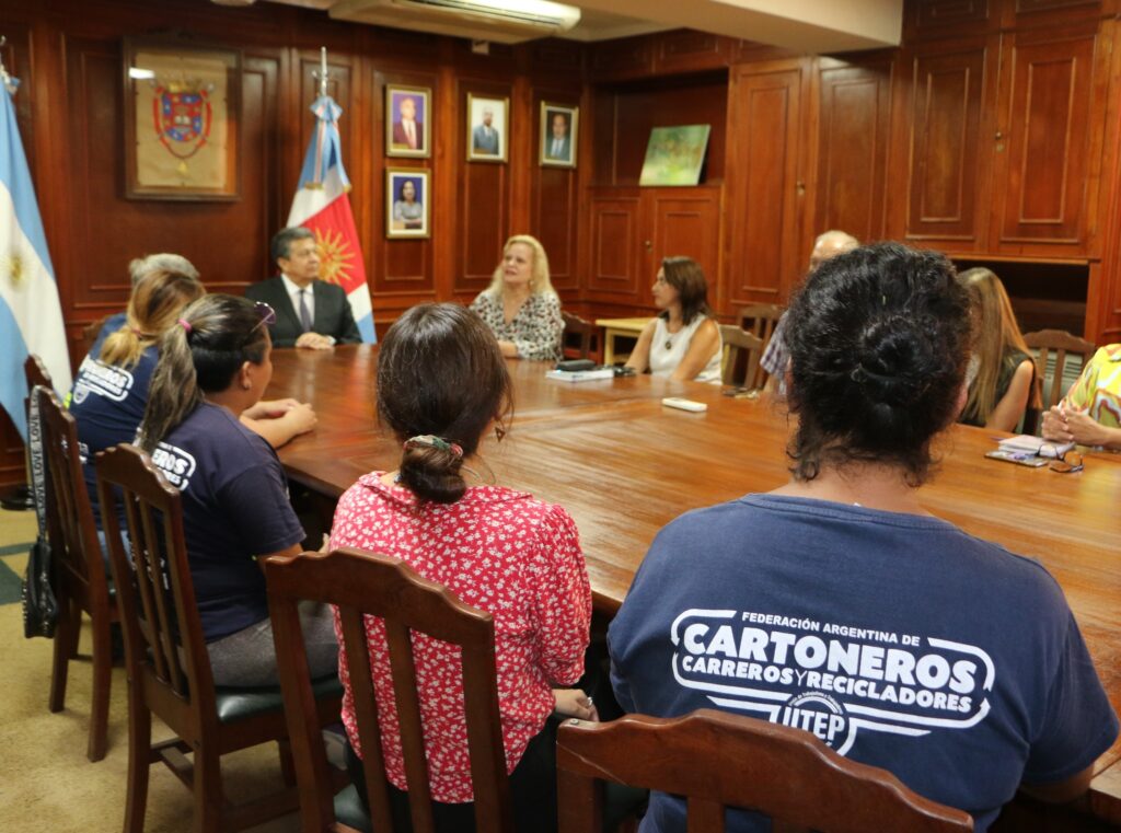 Recuperadores urbanos santiagueños reutilizarán residuos separados de la UNSE
