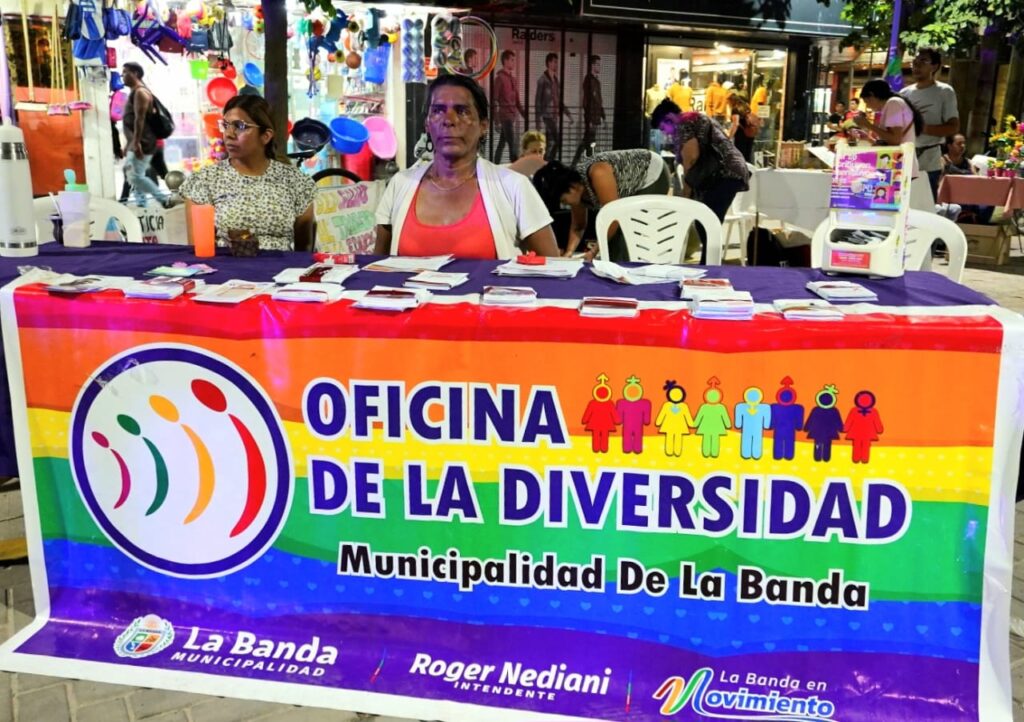 La comuna y organizaciones civiles conmemoraron el 8M en el microcentro bandeño