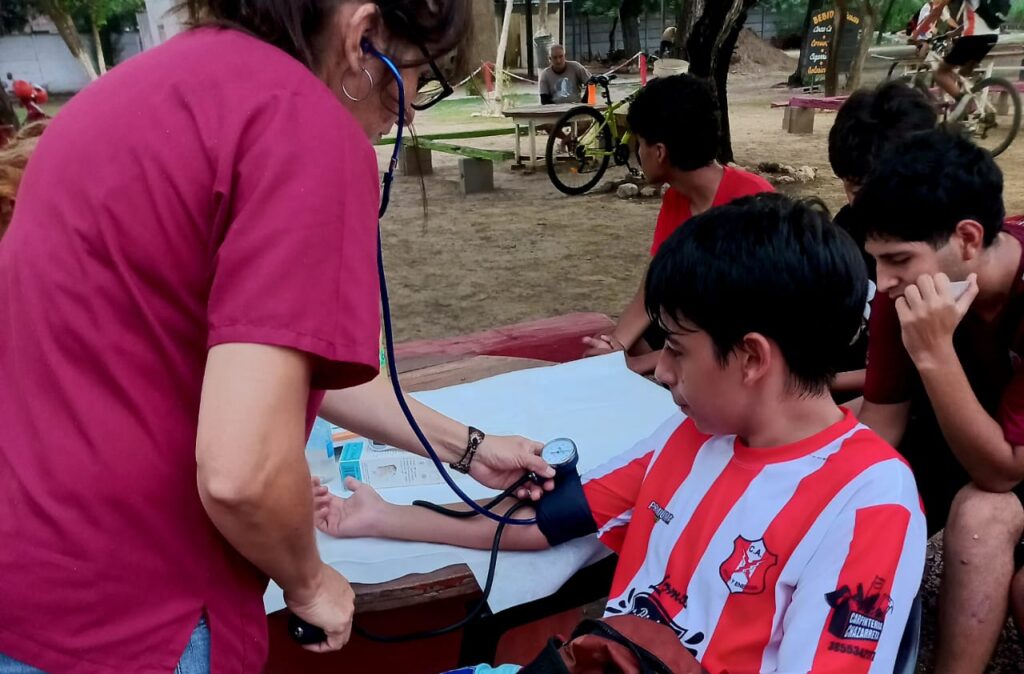 Personal de Salud lleva a cabo controles a niños y jóvenes deportistas