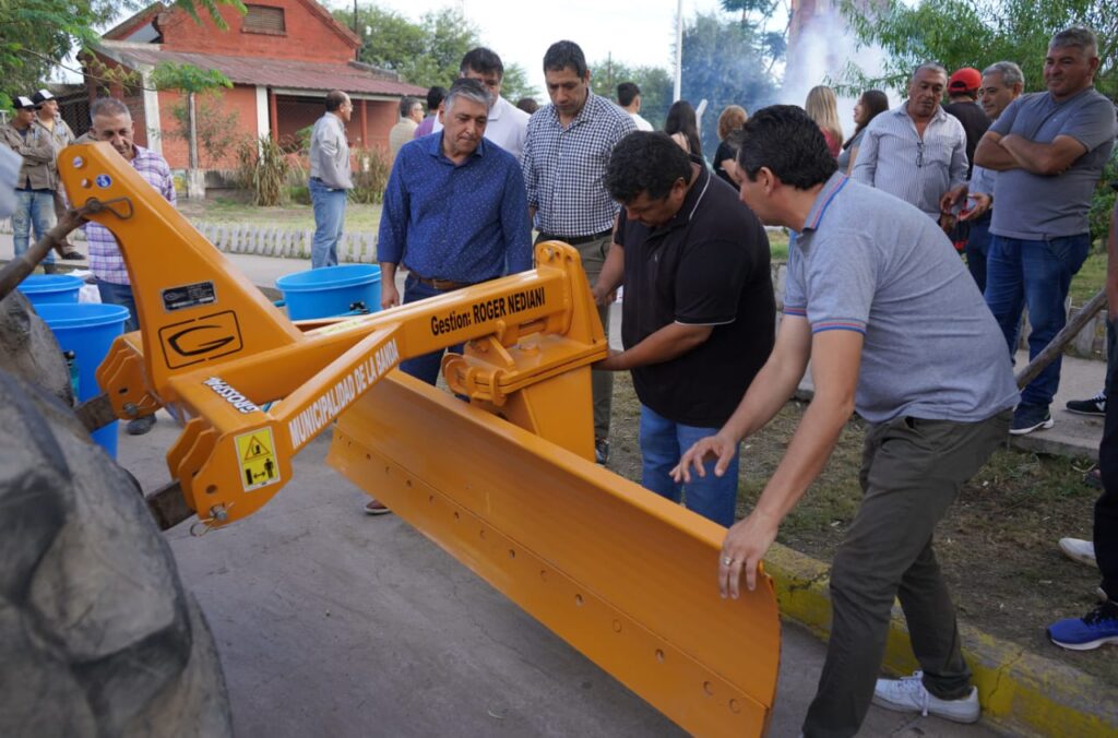 Entrega de herramientas para Servicios Públicos de La Banda
