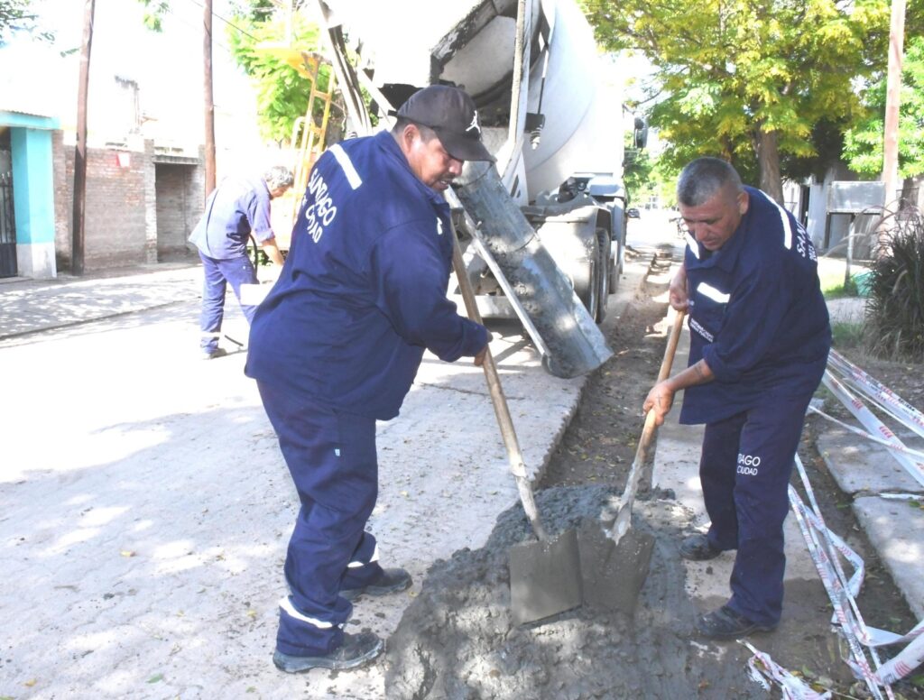 Realizan bacheos de calles en los barrios Huaico Hondo, San Martín e Industria Realizan bacheos de calles en los barrios Huaico Hondo, San Martín e Industria