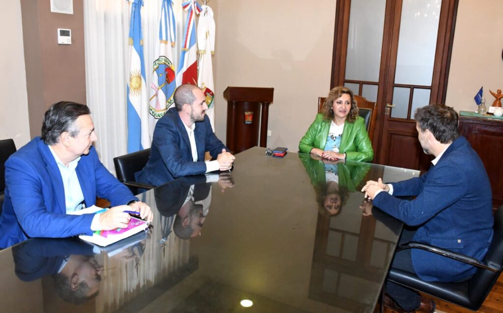 Fuentes recibió a directivos del Círculo Odontológico