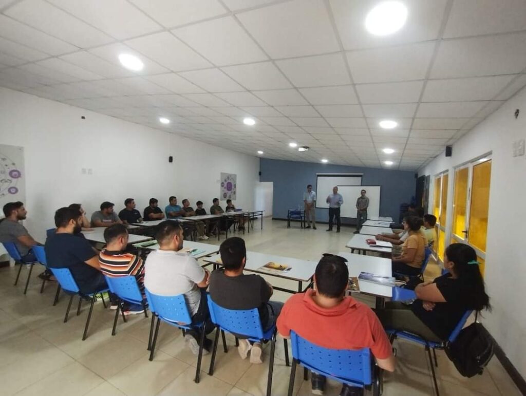 Bandera: Inicio con éxito el curso de Instalaciones Eléctricas Domiciliarias