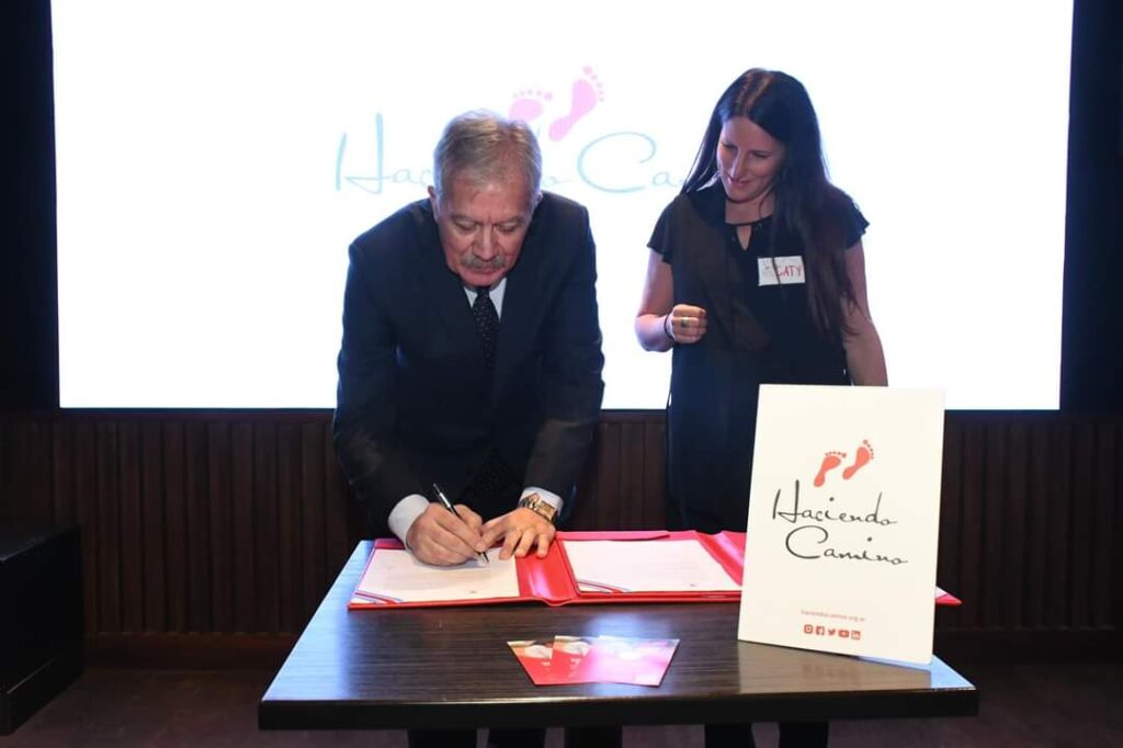 La provincia y la Asociación Haciendo Camino firmaron un convenio