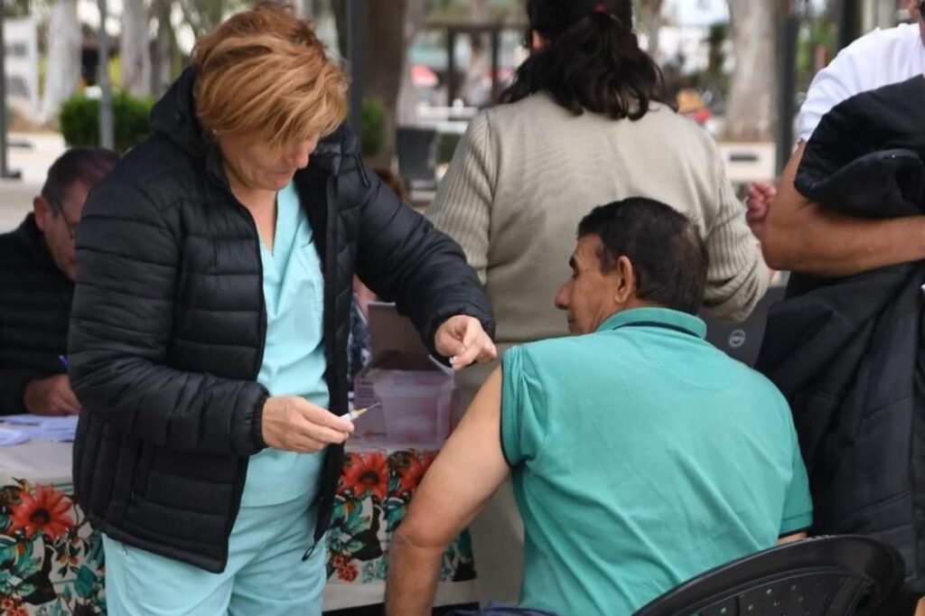 Las Termas: Realizaron una jornada de vacunación en la plaza San Martín