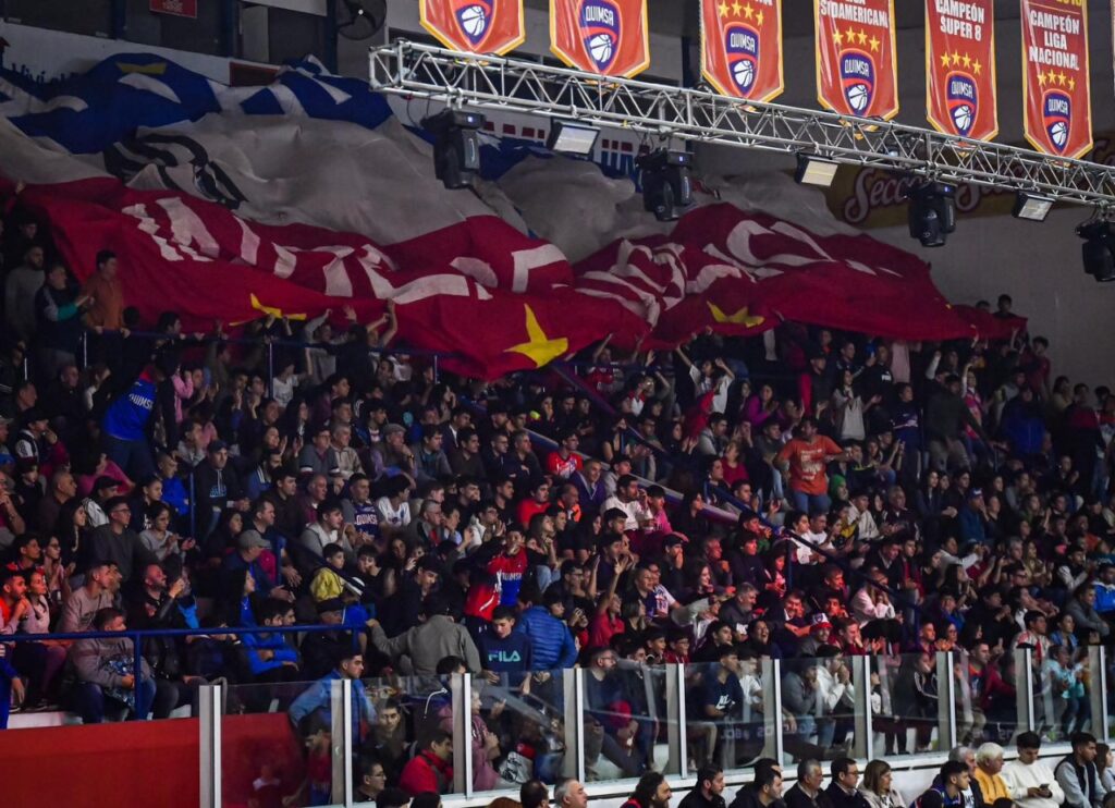 El campeón de América celebra su título con una caravana por las calles de Santiago