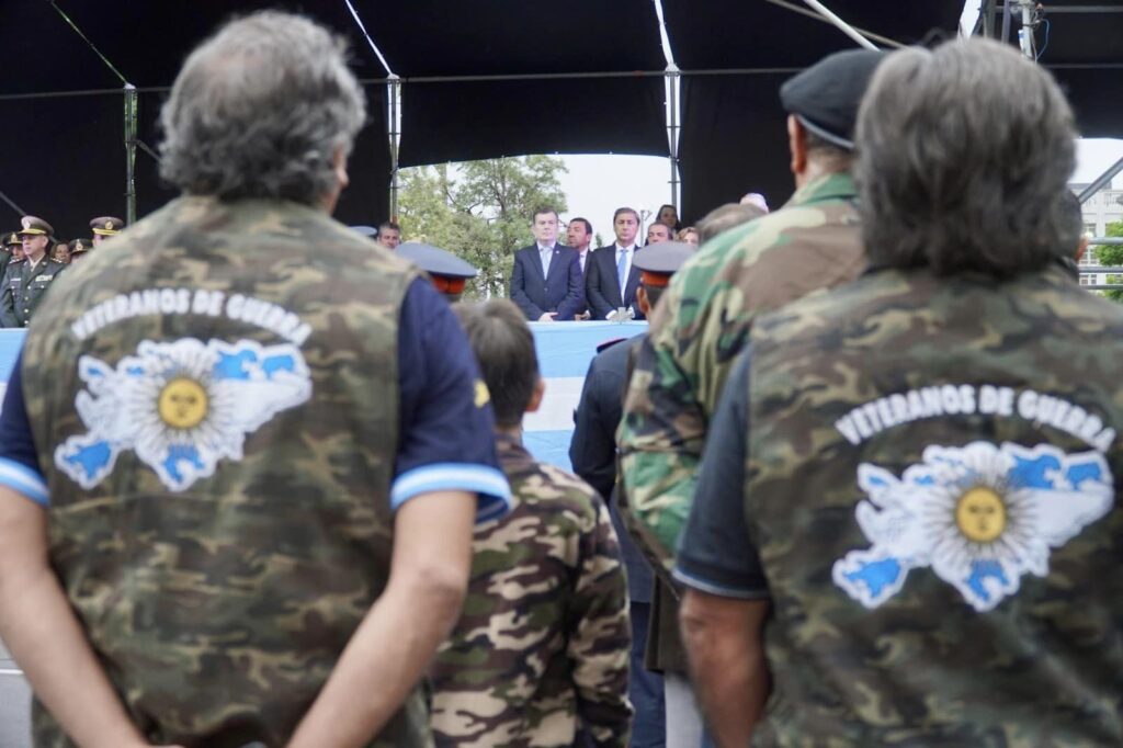 Emotivo acto en homenaje a los veteranos y caídos en la Guerra de Malvinas
