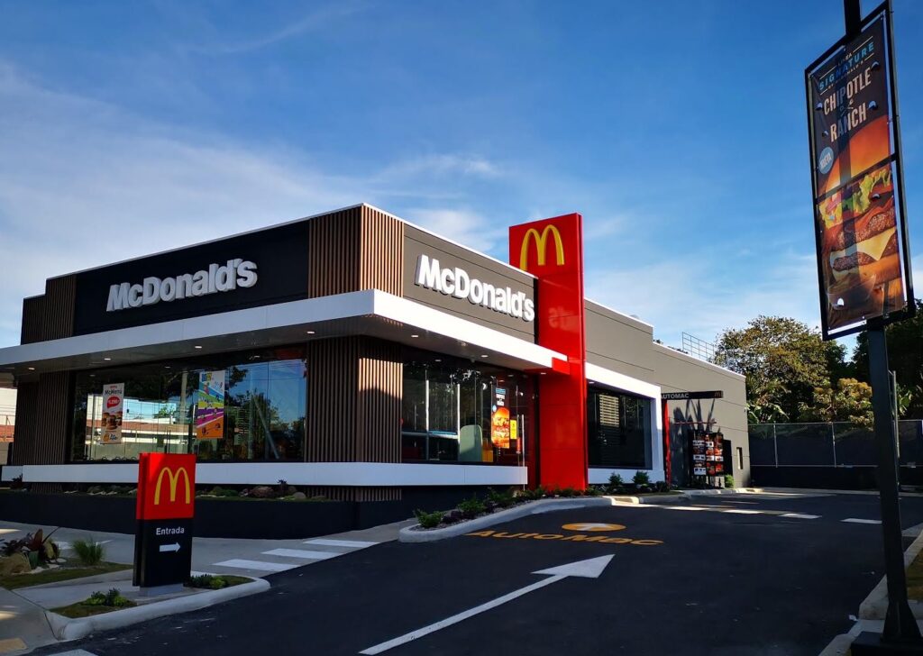 ¿Ya te anotaste?: McDonald’s abre nuevo local en Santiago y busca jóvenes para emplear
