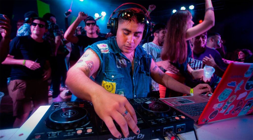 DJ Naxxira prepara un imperdible set “retro millenial” para la Bruta Joda