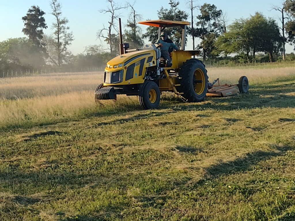 Realizan tareas de mejoras y mantenimientos en predios de Colonia El Simbolar