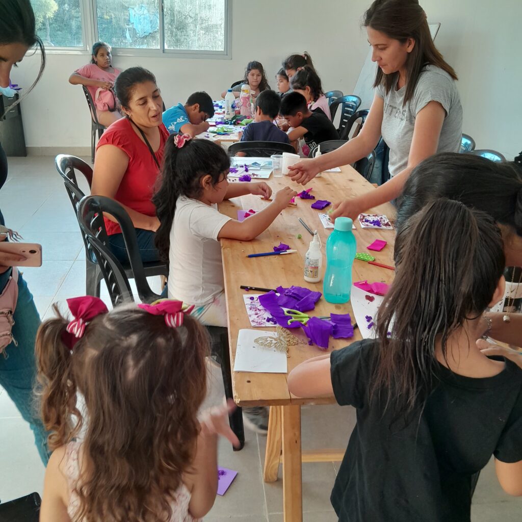Abrieron talleres artísticos y de oficios para niños, jóvenes y adultos en Colonia El Simbolar