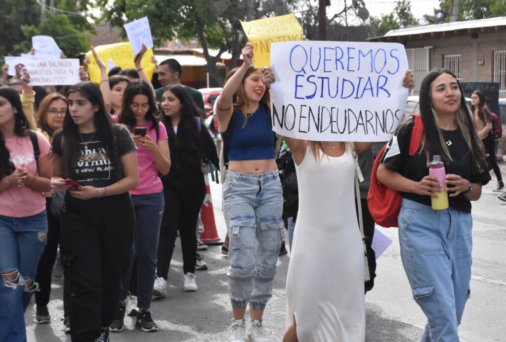 Estudiantes de la UCSE contras los aumentos: la cuota roza los $100 mil Estudiantes de la UCSE contras los aumentos: la cuota roza los $100 mil