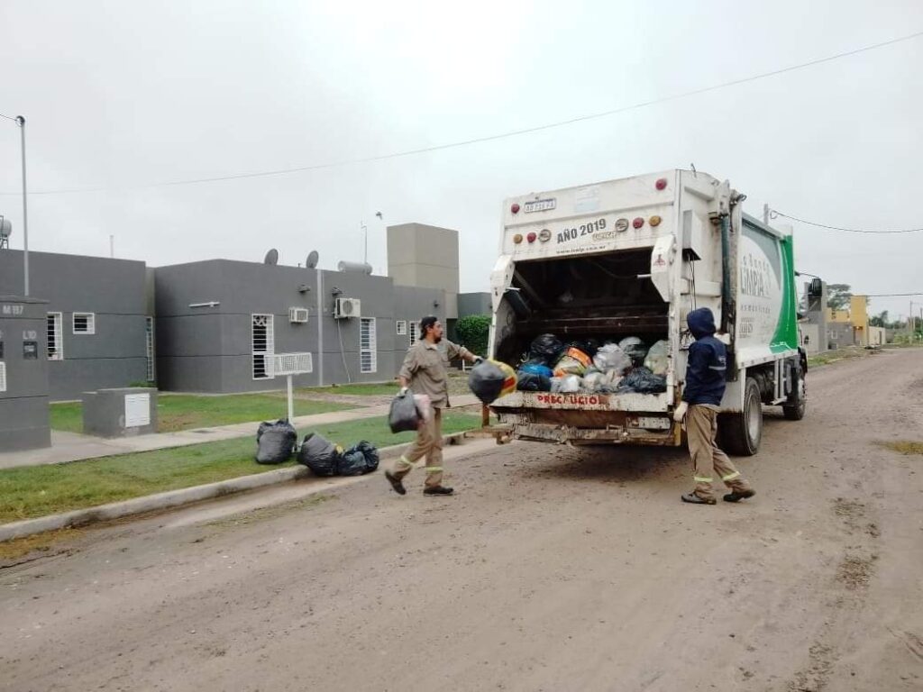 Exitosa recolección de residuos y trabajo de rastrado en el barrio Mama Antula Exitosa recolección de residuos y trabajo de rastrado en el barrio Mama Antula