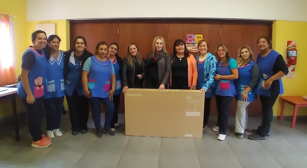 El municipio entregó un Smart TV al Jardín Municipal de Primera Infancia “Bambi”