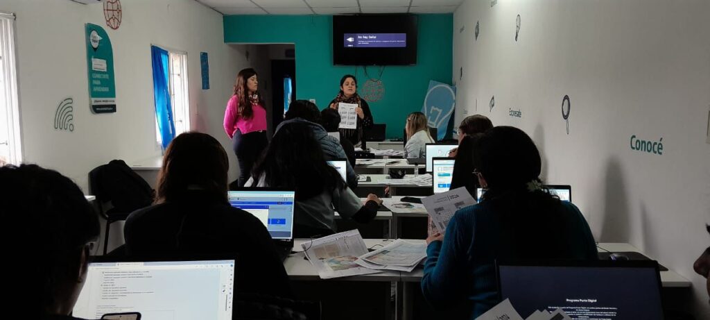 Salud continúa capacitando al personal de los centros de la ciudad