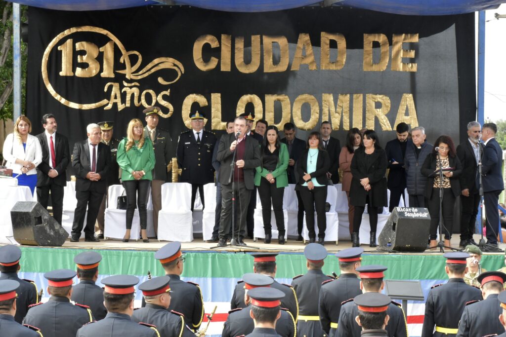 Clodomira celebró su 131° aniversario con la inauguración de obras y entrega de viviendas