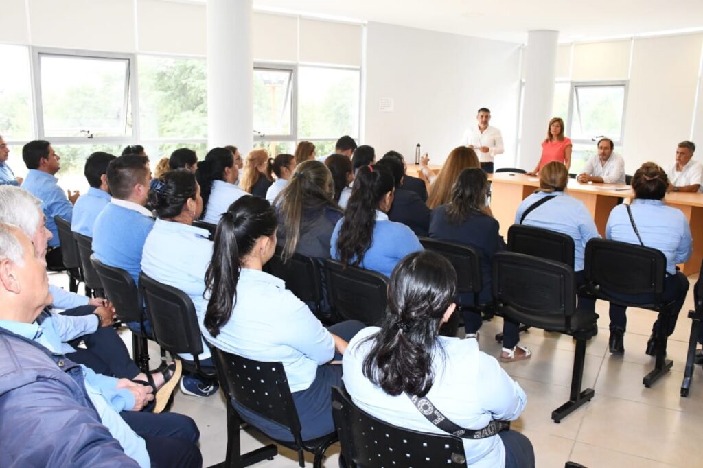 Capacitan a inspectores municipales sobre control y ordenamiento