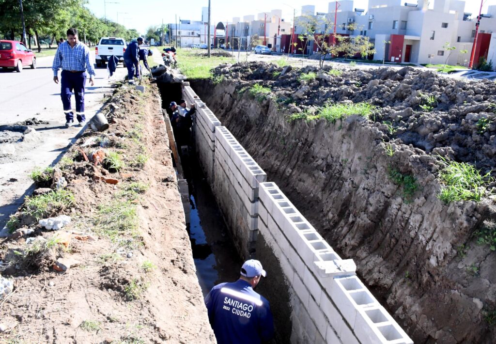 Reconstruyen un tramo de un desagüe en Av. Belgrano