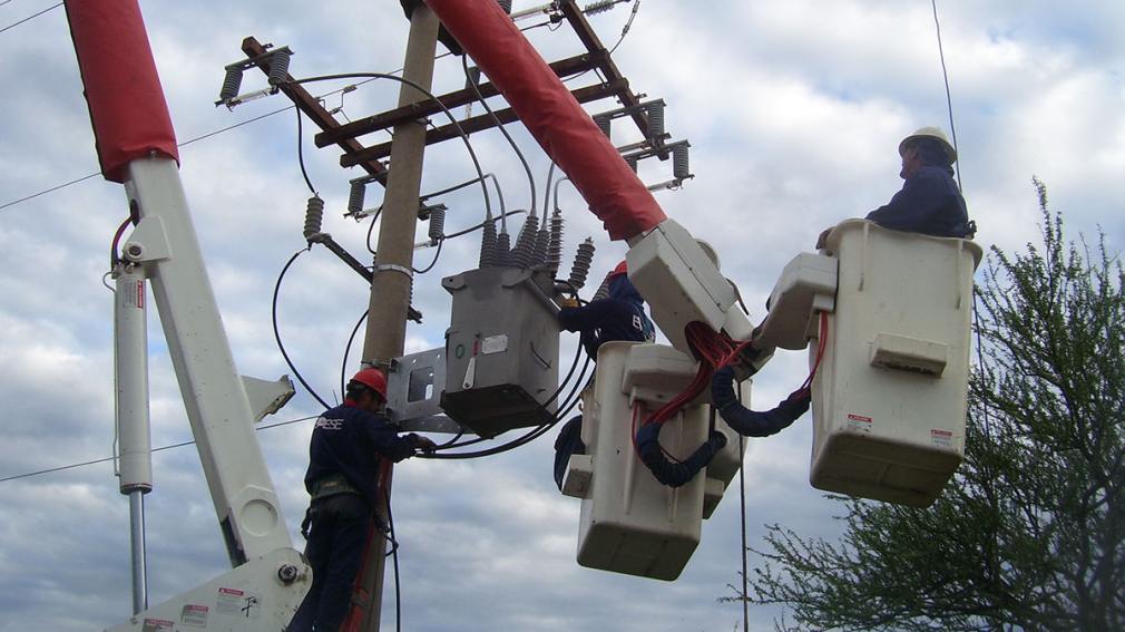 Anuncian cortes de energía en Capital y en localidades del interior