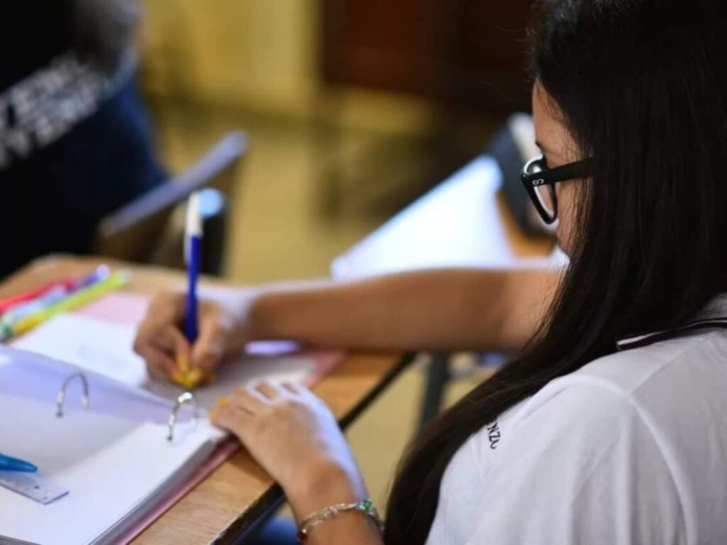Fernández: Hasta el viernes 17 de mayo inscriben para un sorteo de becas para estudiantes