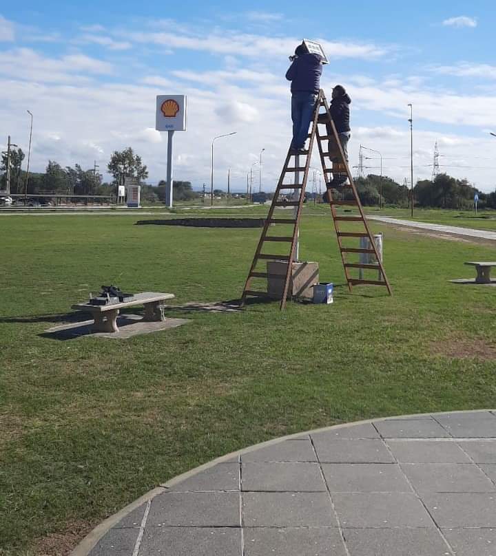 Frías: Mejoran el sistema de alumbrado en la rotonda de acceso a la ciudad