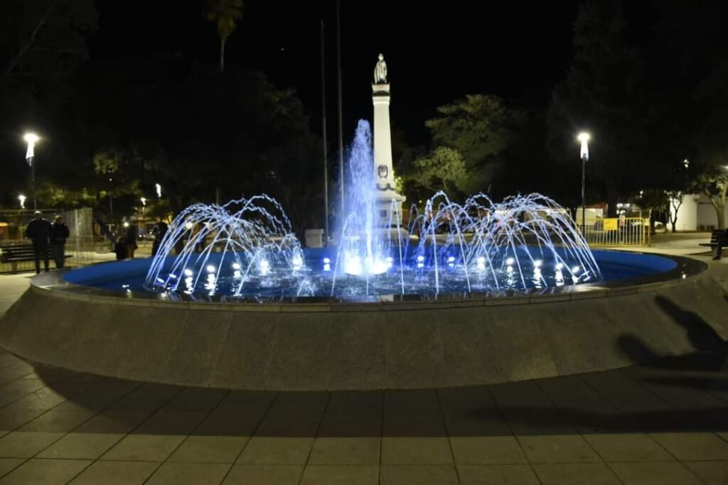 Inauguraron obras en la plaza 25 de Mayo de Frías