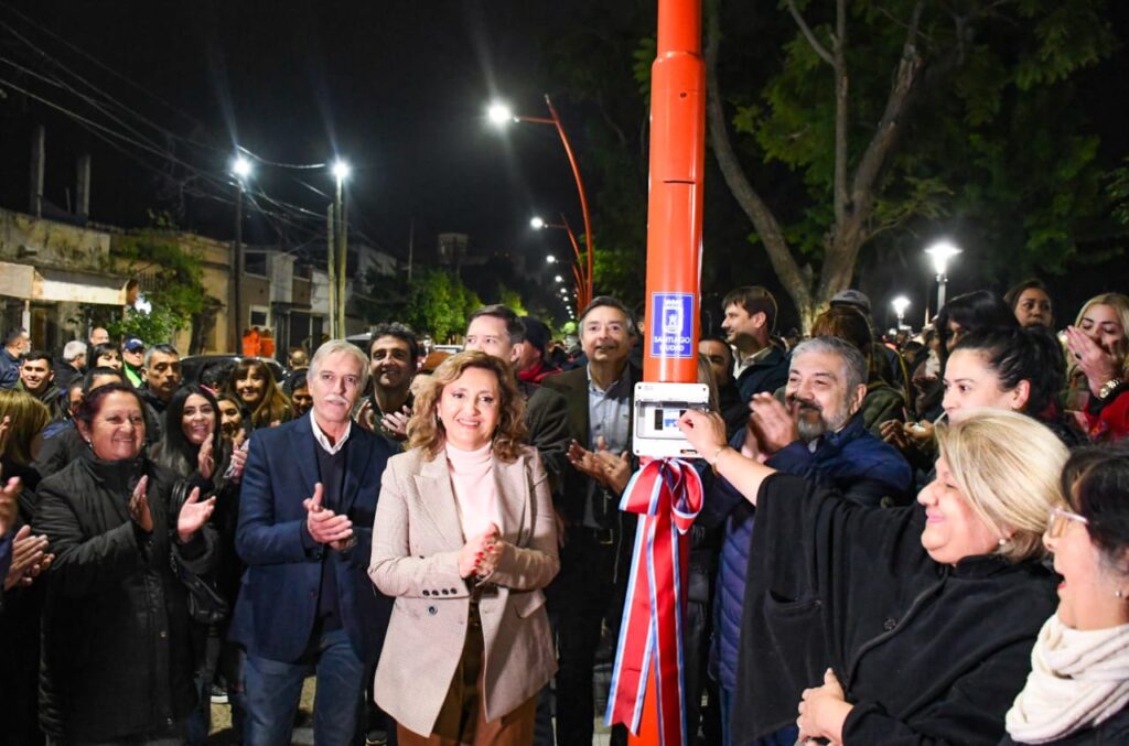Habilitaron la nueva iluminación de calle Absalón Rojas y del Paseo España