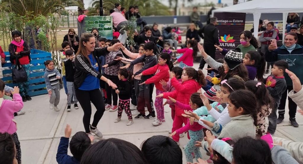 “Jugar por jugar” vuelve a Parque Sur con chocolate, juegos, música y show para niños y niñas