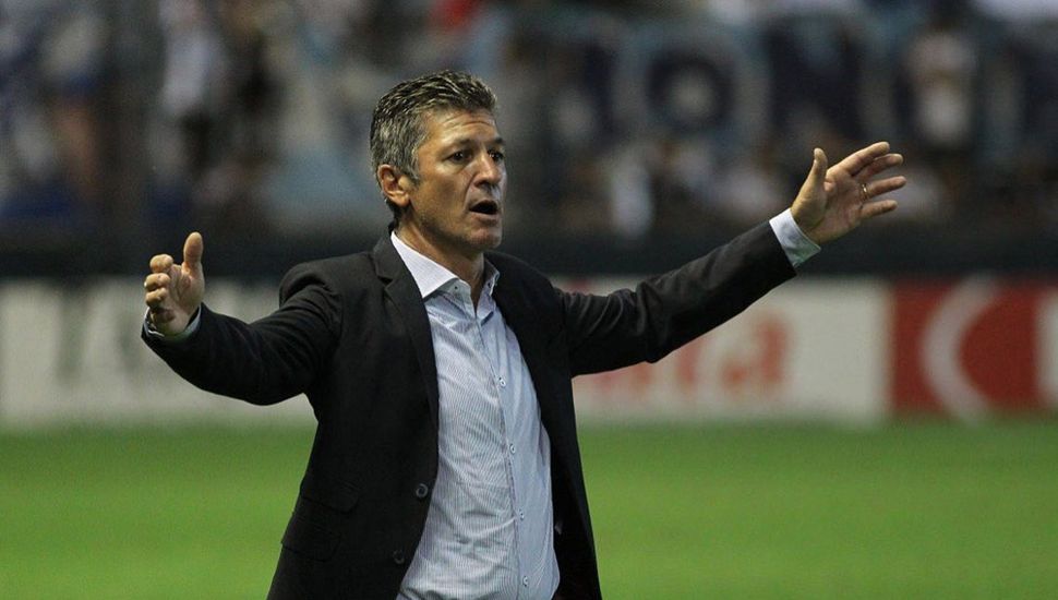 Mario Sciaqua se convirtió en el nuevo técnico aurinegro