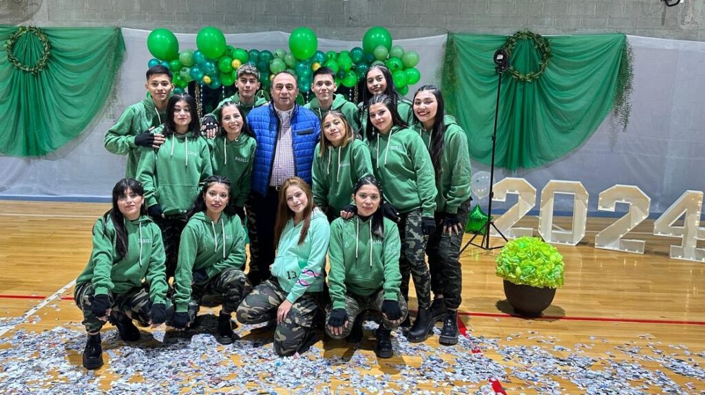 Estudiantes del Colegio Agrotécnico Nº 13 de Estación Simbolar presentaron sus camperas de egresados