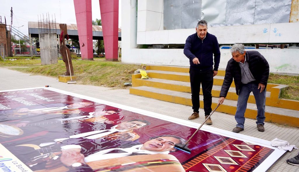 Renuevan el Mural Homenaje a Los Manseros Santiagueños Renuevan el Mural Homenaje a Los Manseros Santiagueños