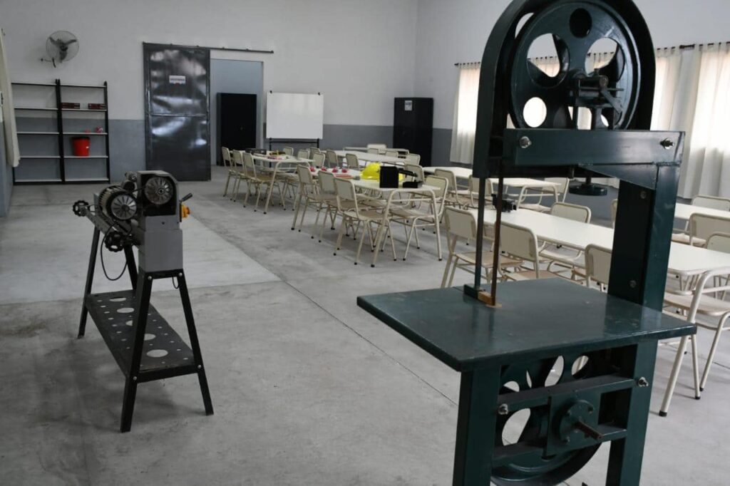 Ejecutan obras educativas para vecinos del departamento Juan Felipe Ibarra