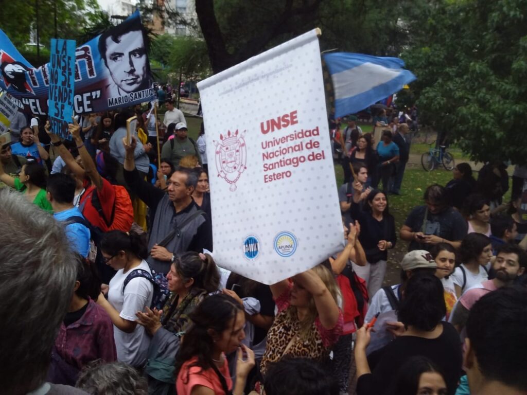 Trabajadores de la UNSE vuelven al paro en defensa de las universidades públicas Trabajadores de la UNSE vuelven al paro en defensa de las universidades públicas