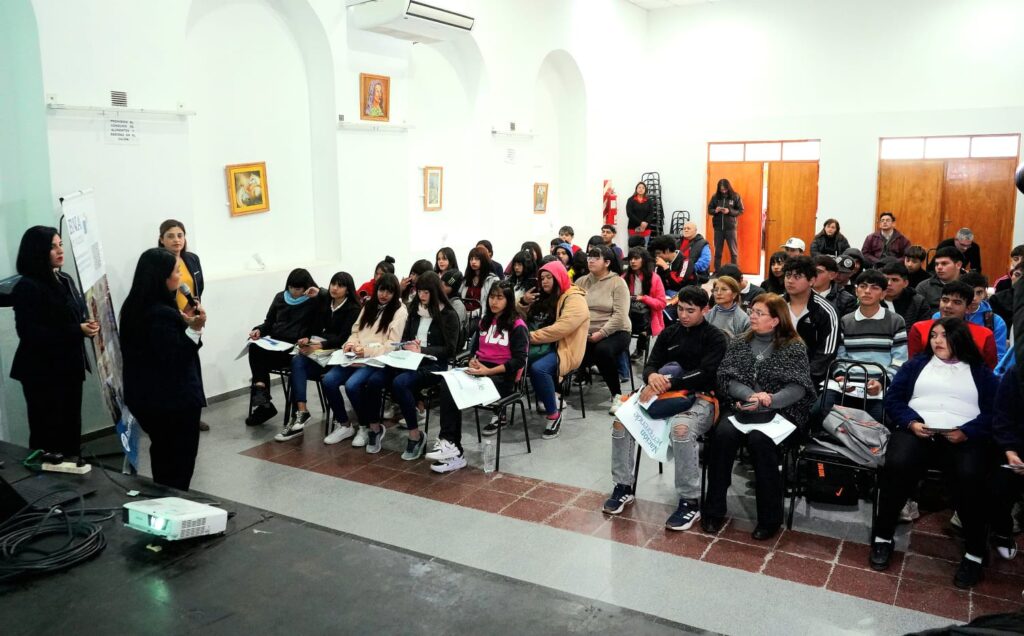 “Taller de Introducción Financiera” para los alumnos de la Escuela Secundaria Municipal