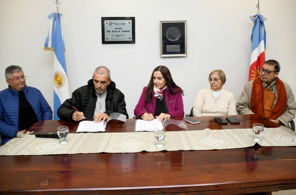 El Consejo General de Educación y Olímpico firmaron un convenio para que alumnos realicen prácticas El Consejo General de Educación y Olímpico firmaron un convenio para que alumnos realicen prácticas