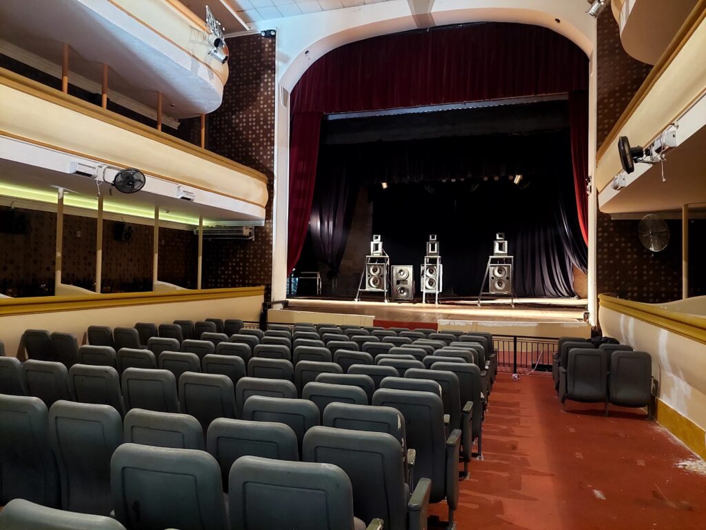 La Municipalidad realizó trabajos de refacción en el Cine Teatro Renzi
