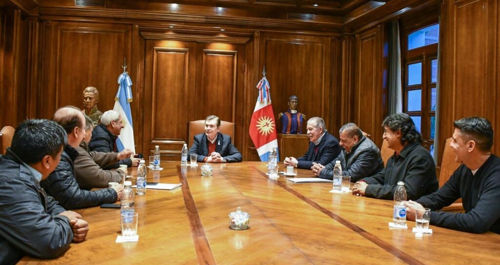 El gobernador Zamora  se reunió con directivos de Uocra