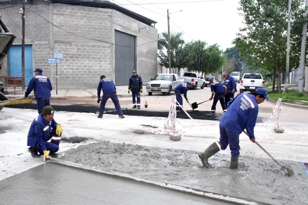Realizan bacheos en calles del barrio Borges